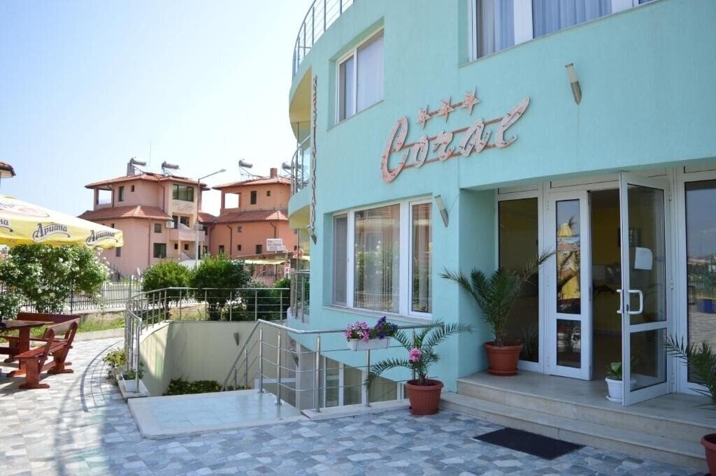 Отель Family Hotel Coral (ex. Coral) 3*