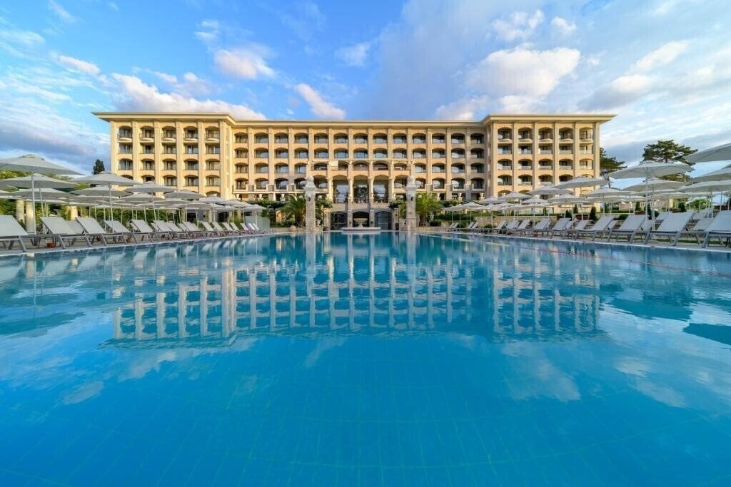 Отель Astor Garden 5*