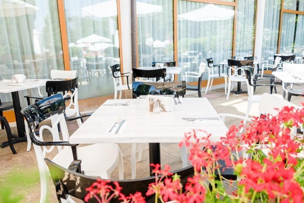 Изображение Dolphin Hotel 4*