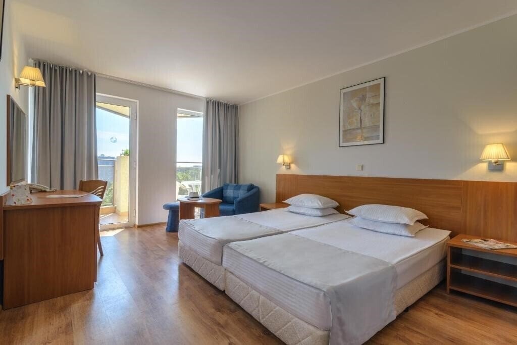 Фотография Smartline Madara 4*