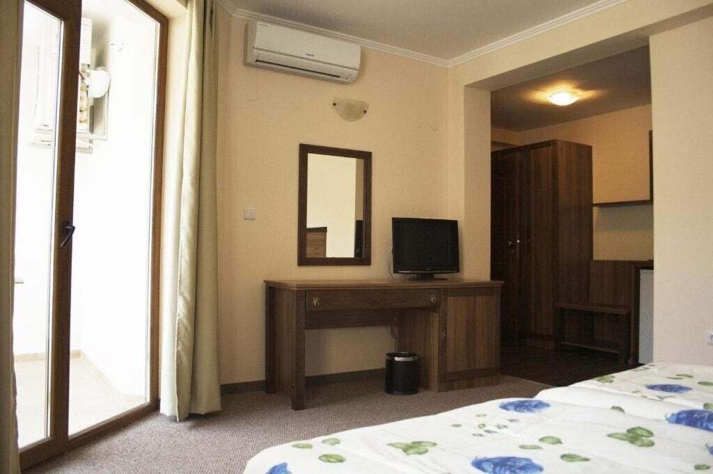 Изображение Selena 3*