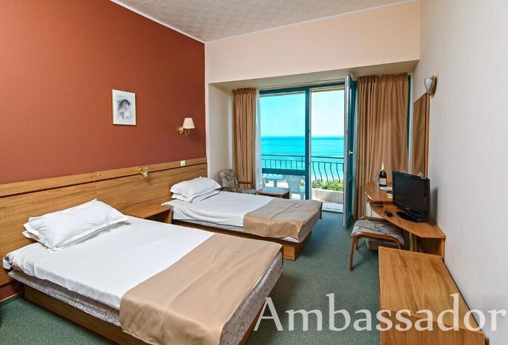 Фото Hotel Ambassador (ex. Ambasador, Ambassador Hotel) 3*