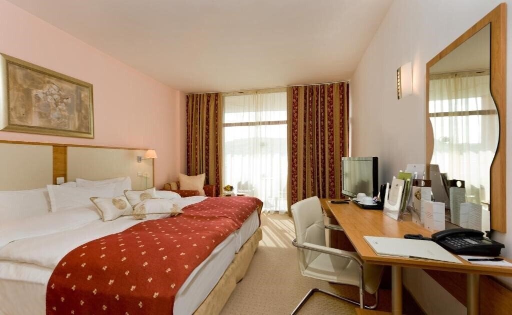 Фото Apollo Golden Sands (ex. Doubletree by Hilton Varna Golden Sands, Helios Park) 4*