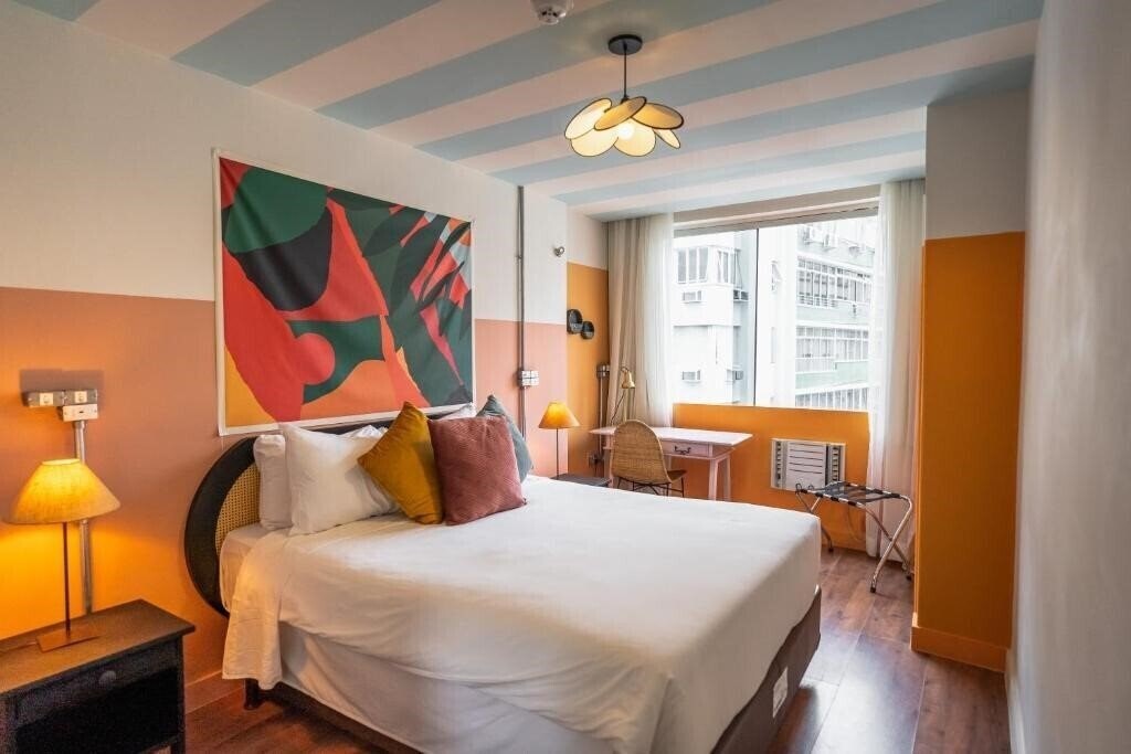 Отель Debret 4*