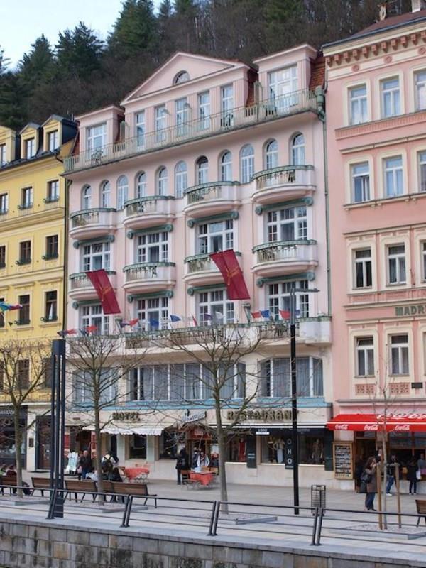 Отель Ea Esplanade Apartments 3*