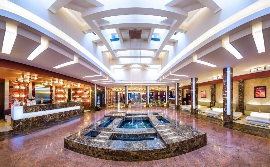 Отель Grand Majestic Plaza 4*