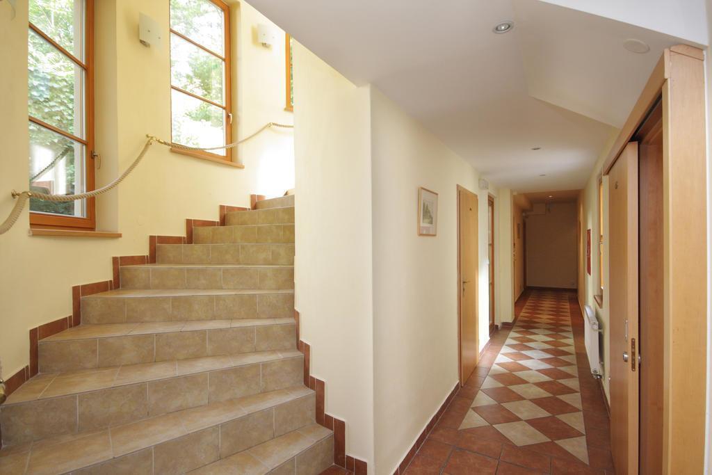 Отель Claris 3*