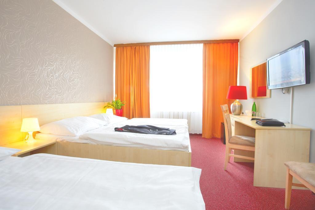 Отель Charles 3*