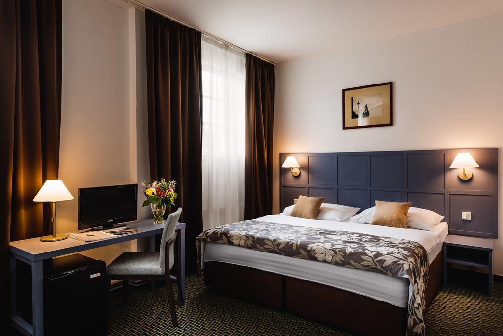 Отель Mh Apartments Central Prague 3*