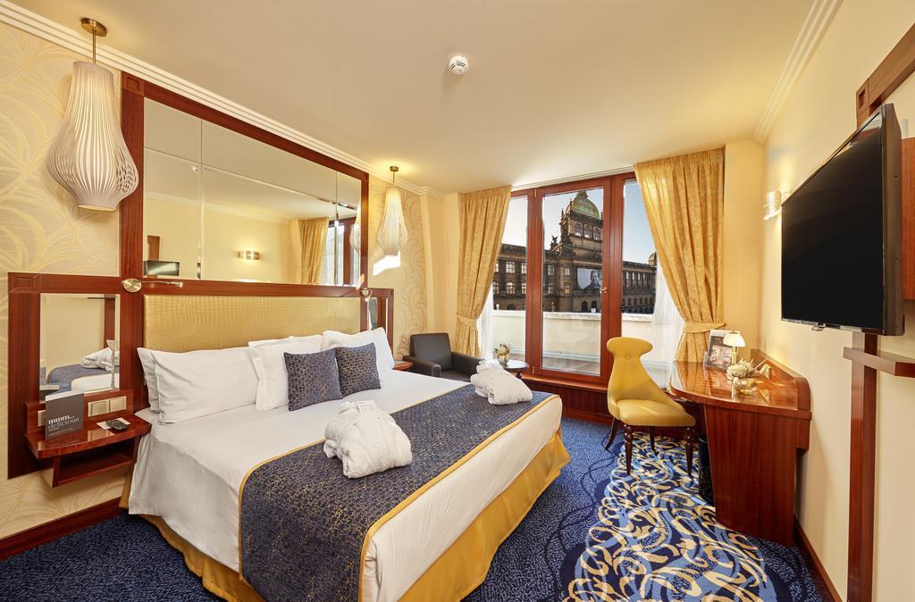 Отель Occidental Praha Wilson 5*