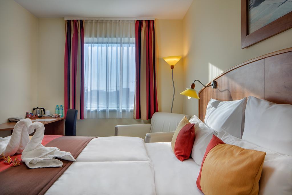 Отель Best Western Amedia Praha 3*