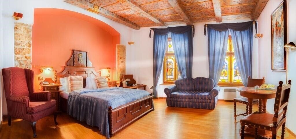 Отель King Charles 4*