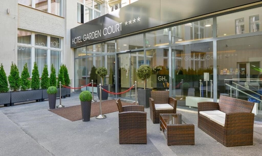 Фото Garden Court 4*
