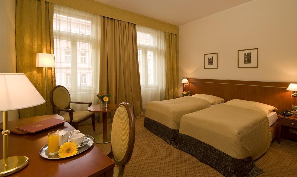 Отель Raffaello 3*