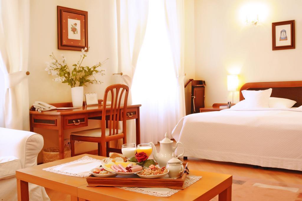 Отель Louren 4*