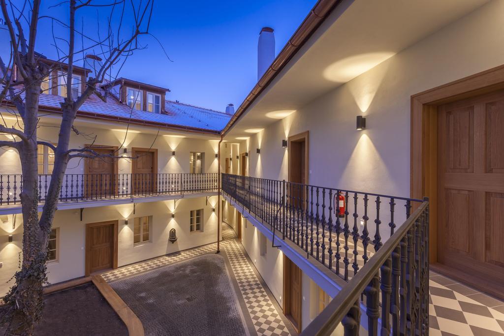 Отель U Bile Lilie 4*