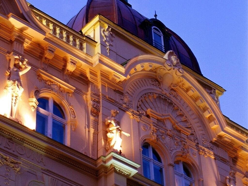 Отель Mgallery Century Old Town 4*