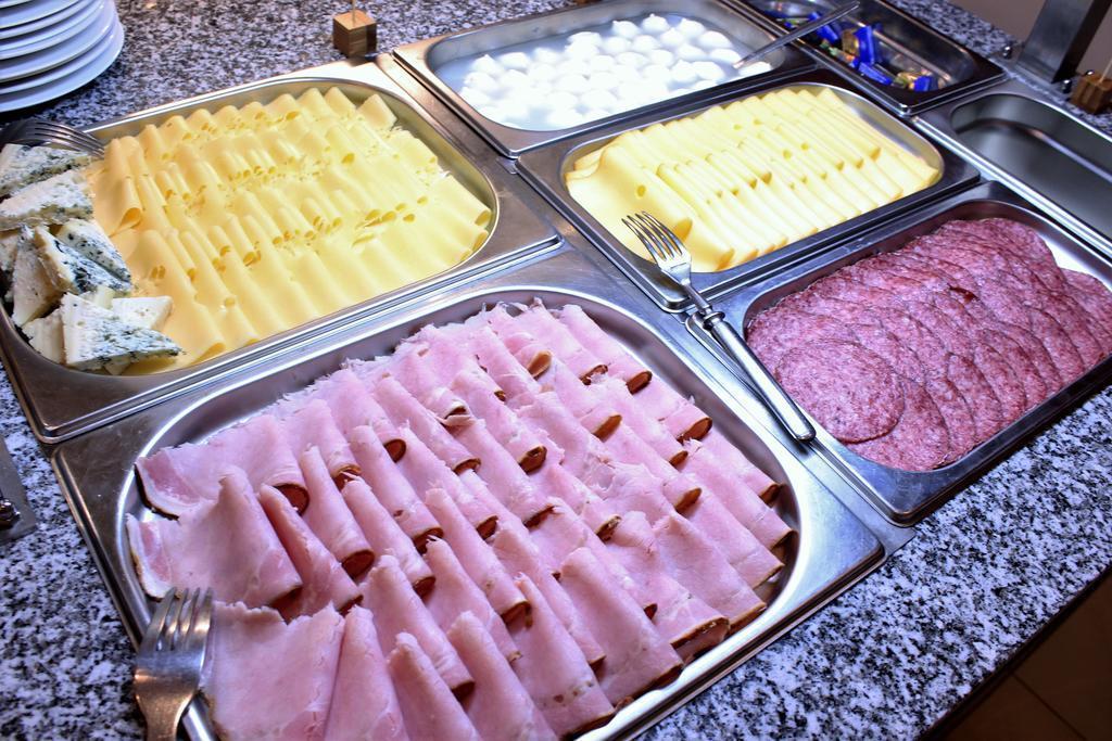 Фото Royal Plaza 3*