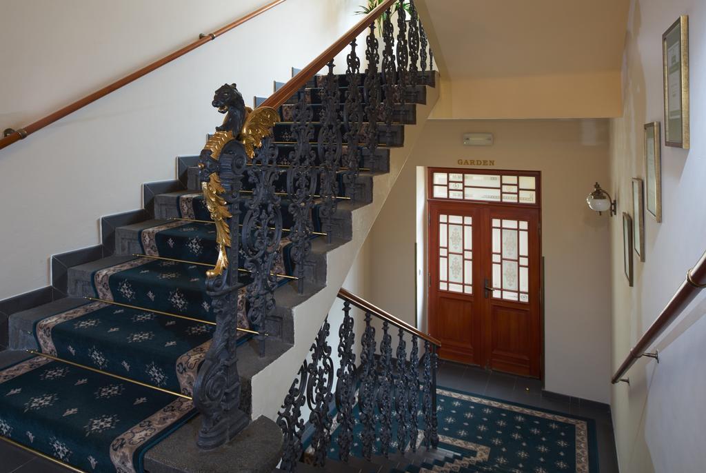 Отель Amigo City Centre 4*