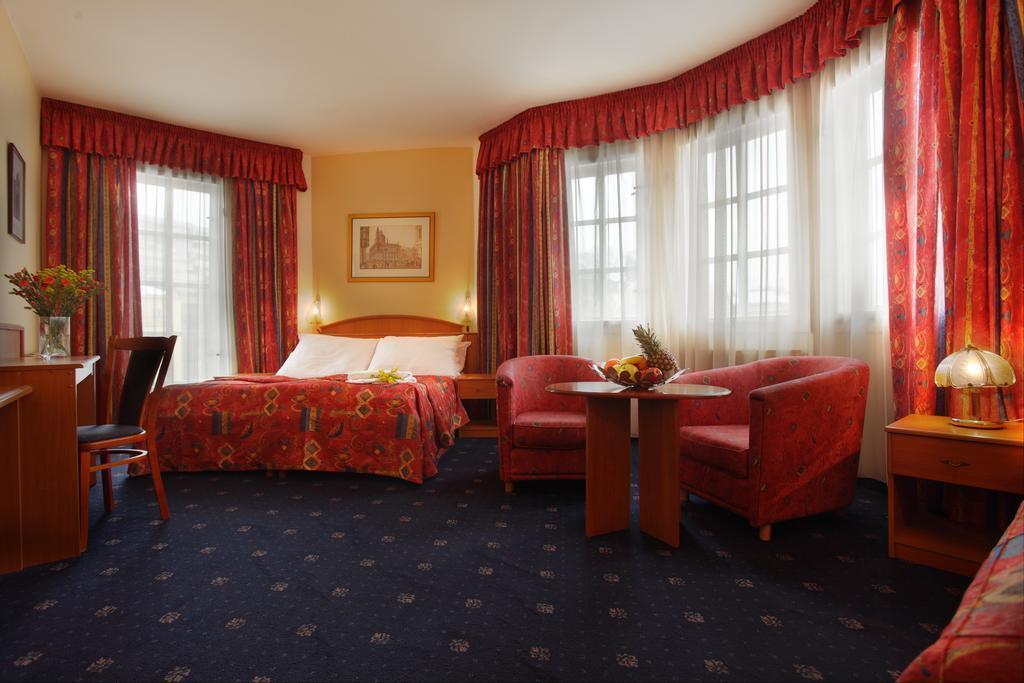 Отель Kavalir 3*