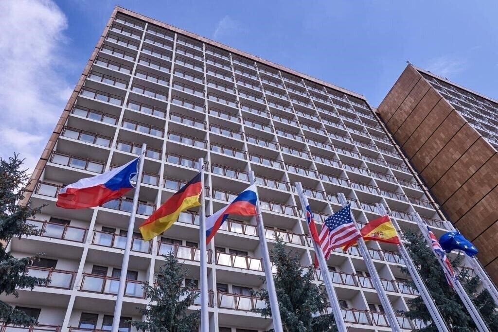 Отель Krystal 3*