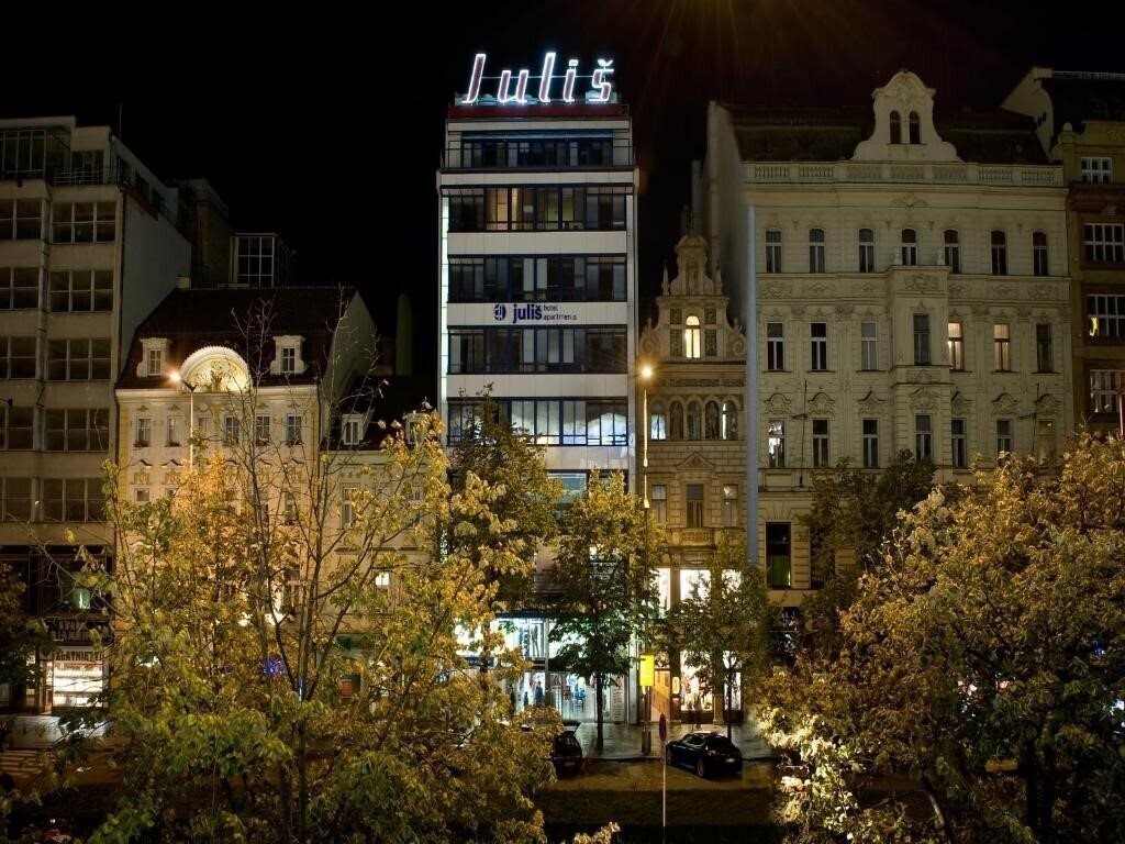 Картинка Julis 4*