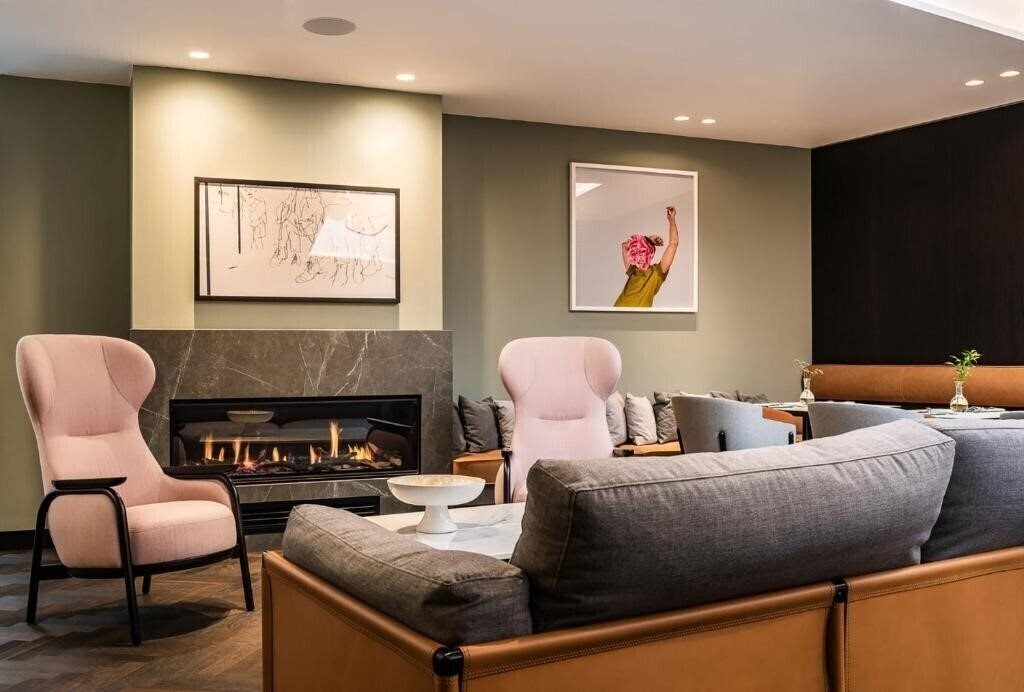 Отель Maximilian 4*