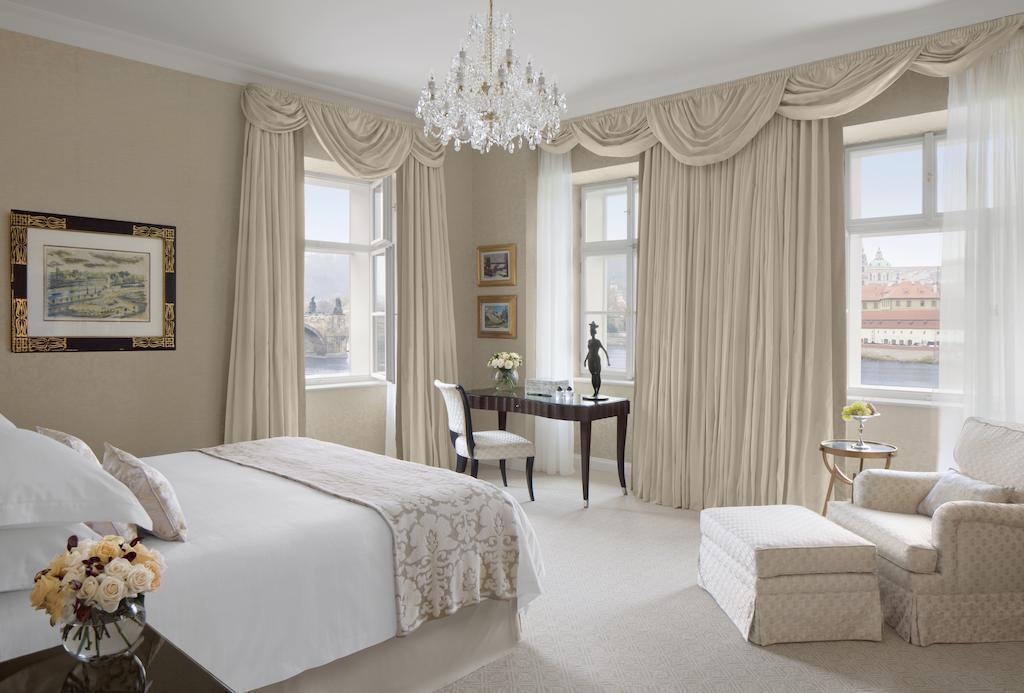 Отель Four Seasons 5*