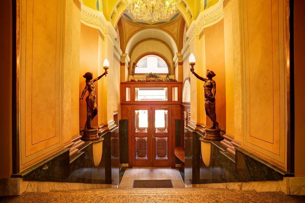 Отель Bohemia Plaza 4*