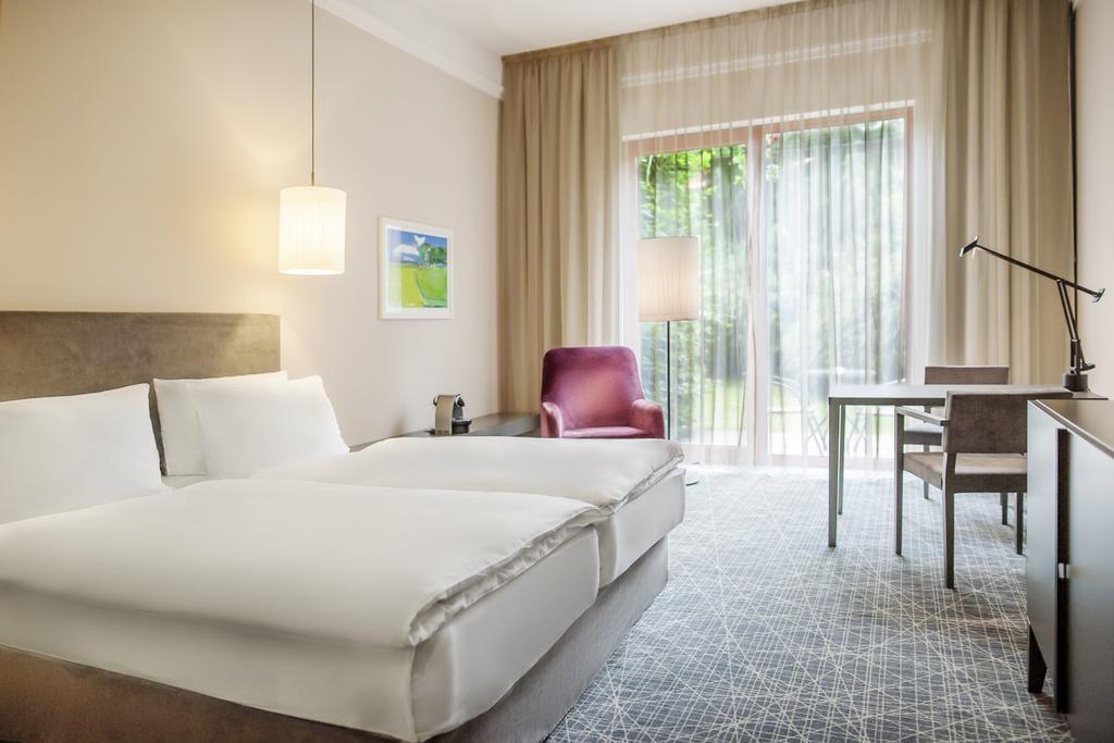 Отель Nh Prague (ex. Movenpick) 4*