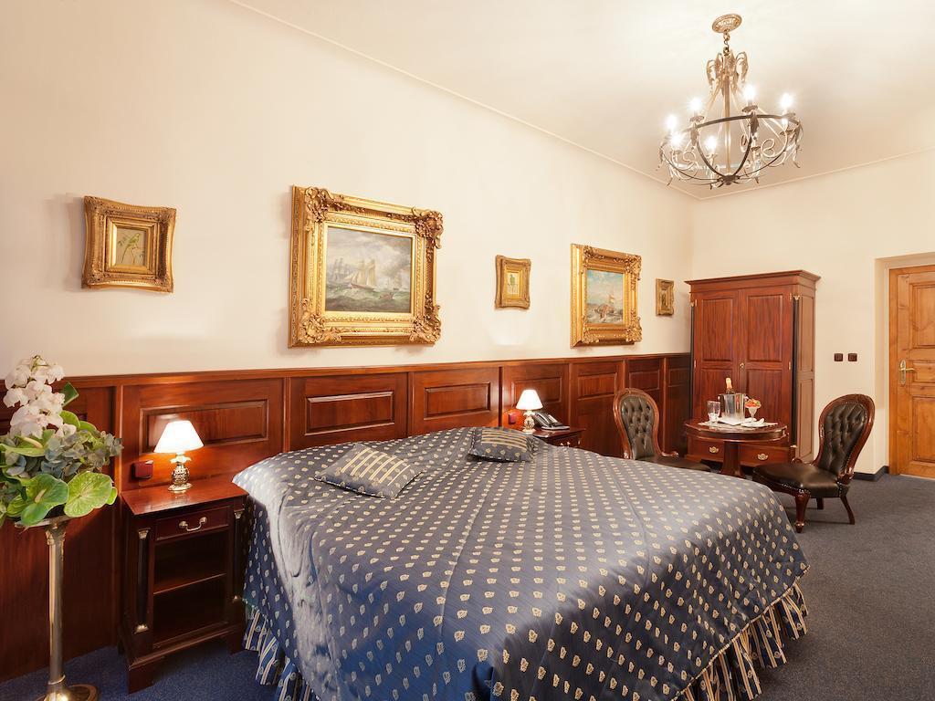 Отель U Zlateho Stromu 4*