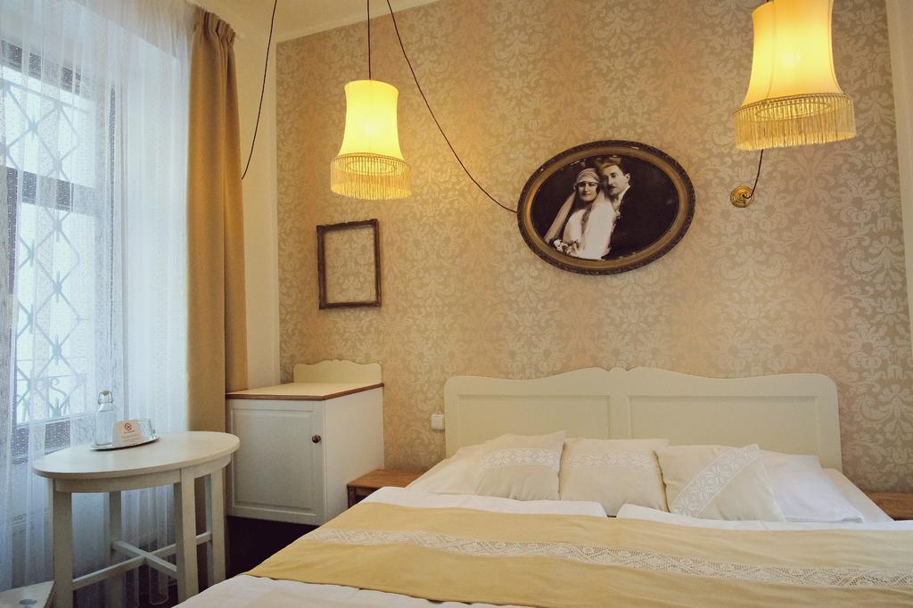 Отель Amadeus 3*