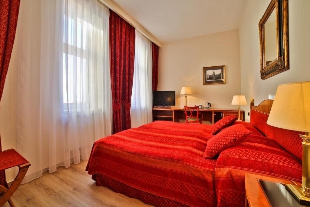 Картинка Ariston 3*