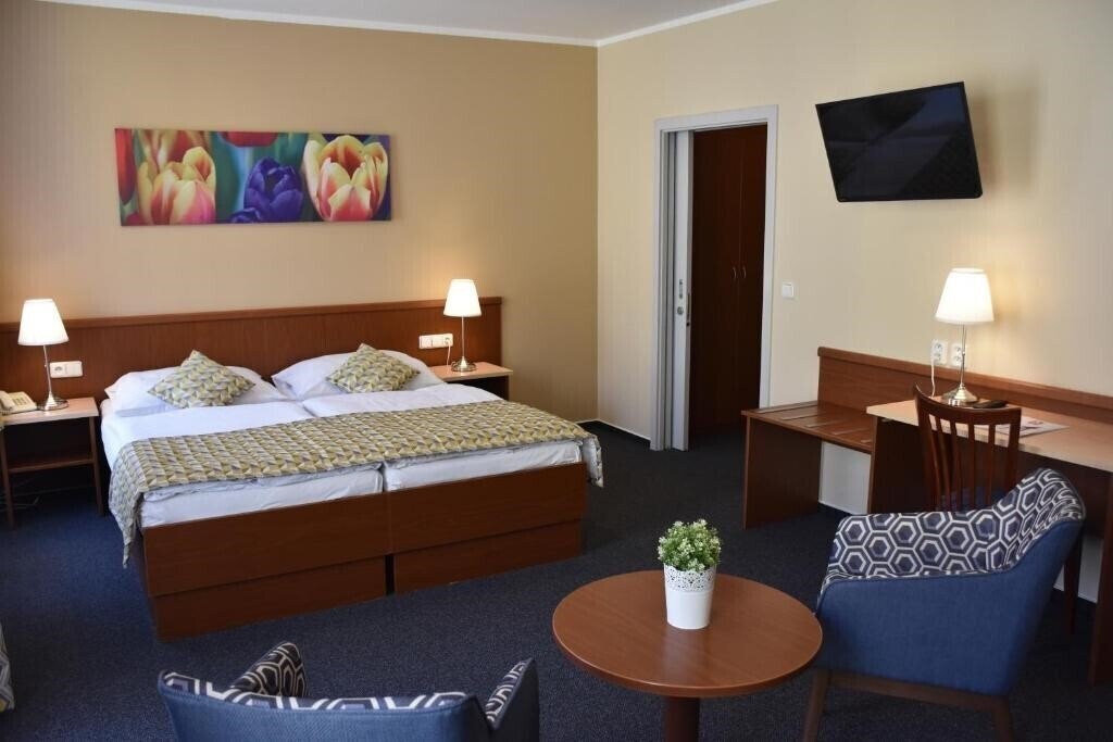 Отель Austria Suites 3*