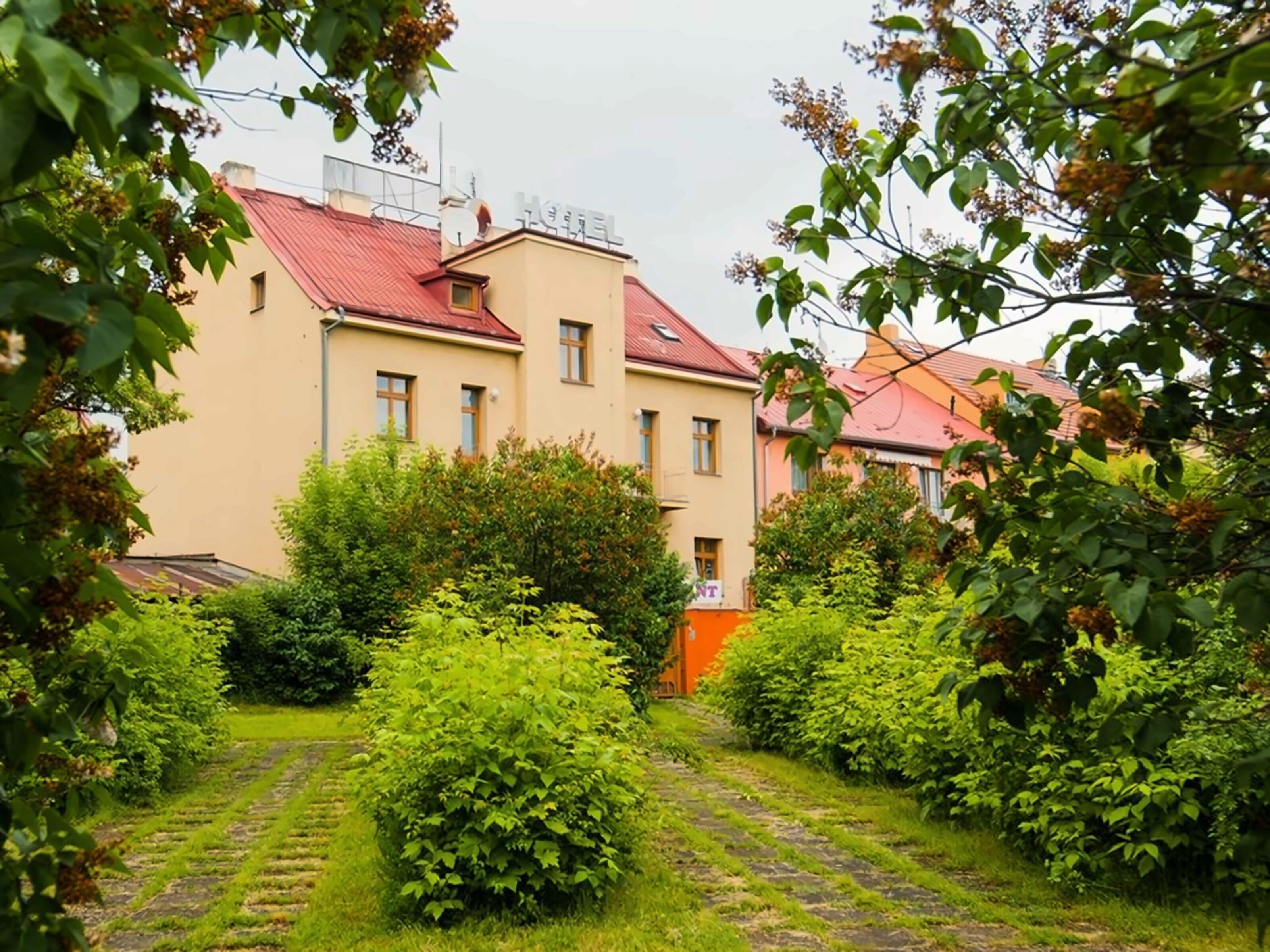 Отель Hotel 51 Praha 3*