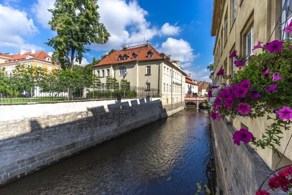 Отель Kampa Garden 3*