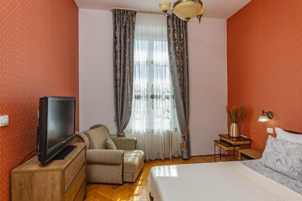 Фото Le Petit Chateau 4*