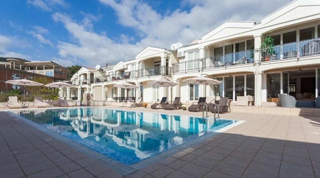 Отель Spa Resort Becici 4*