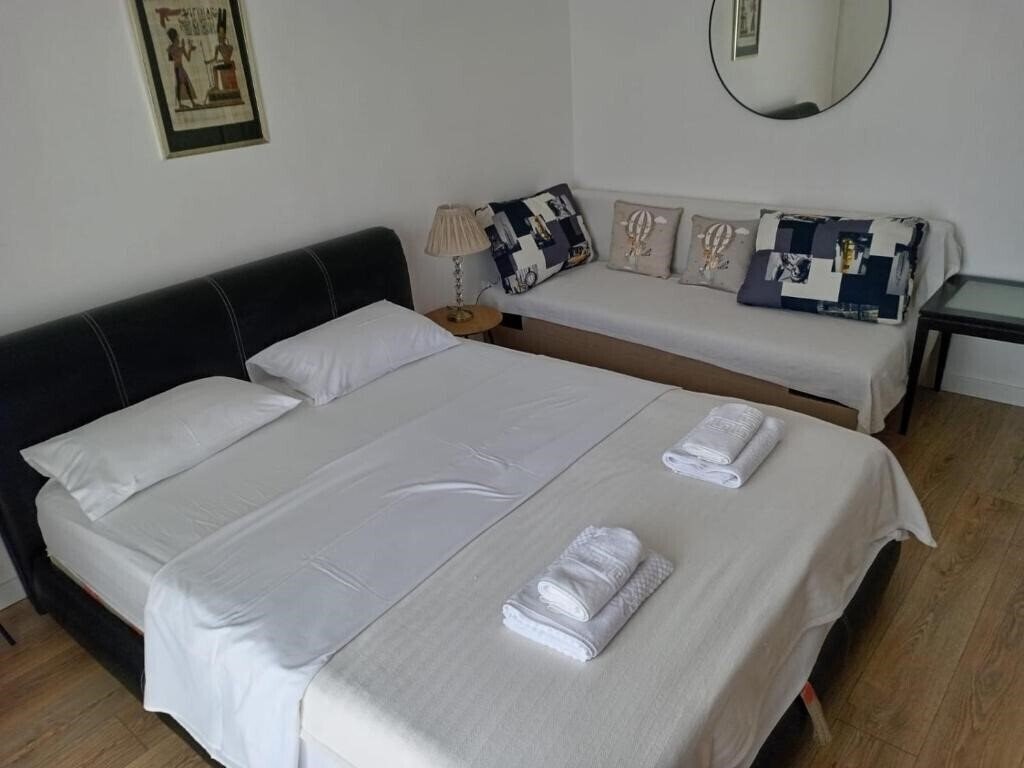 Отель Apartments Lena 4*