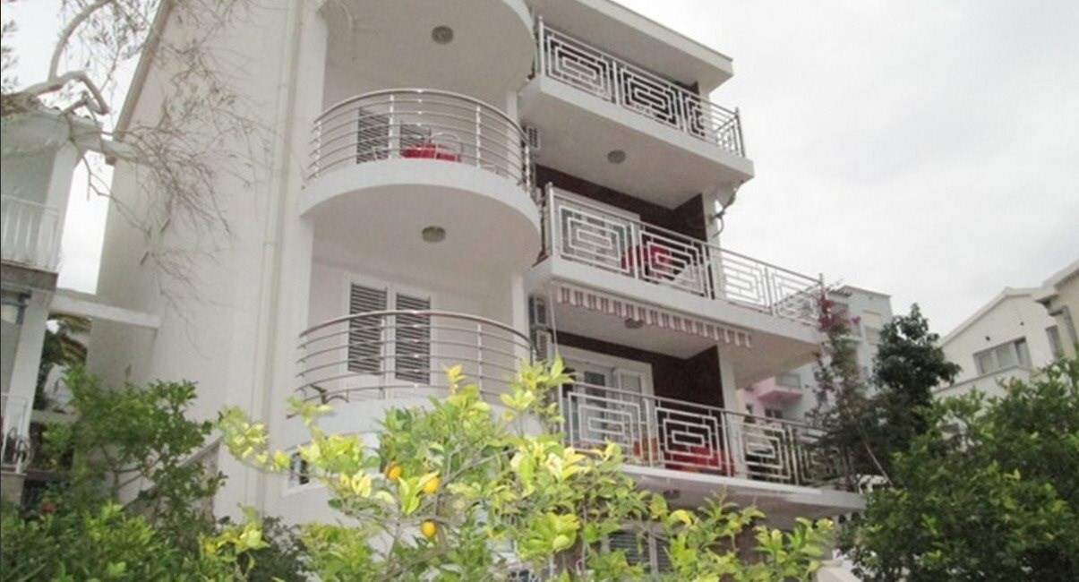 Отель Villa Lola 3*