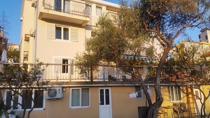 Отель Guest House Ivanovici 2*