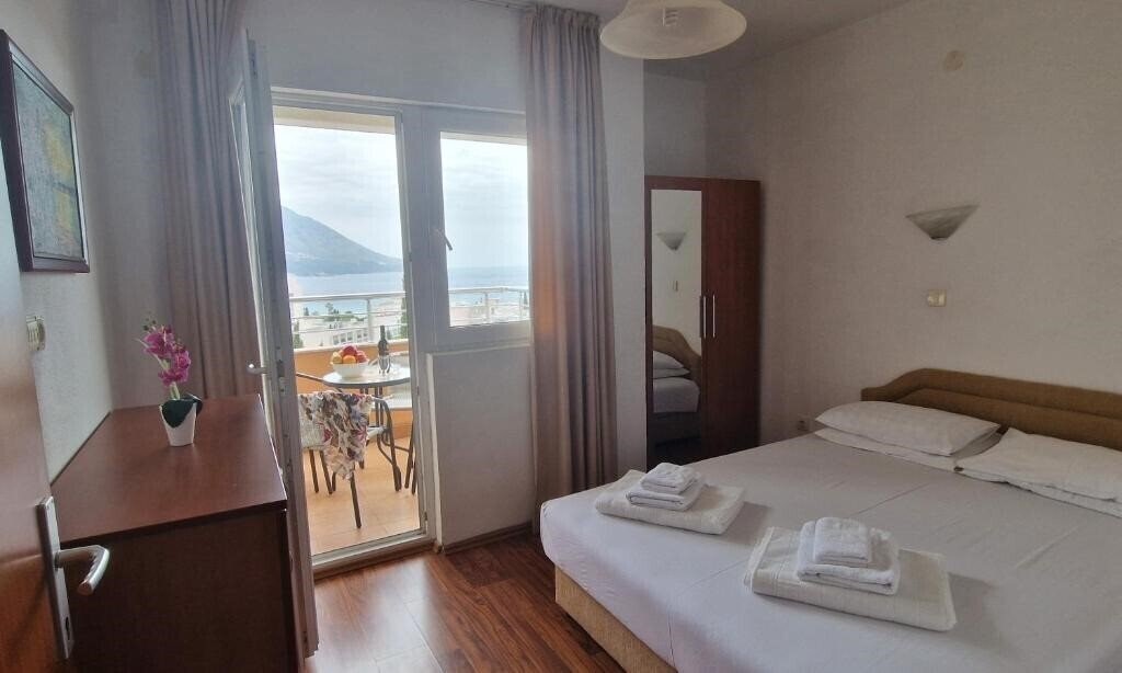 Фото Apartments Evropa Lux 3*
