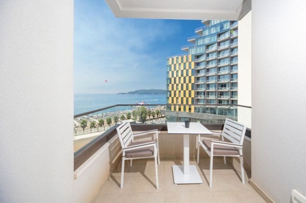Отель Apartments Oliana 4*