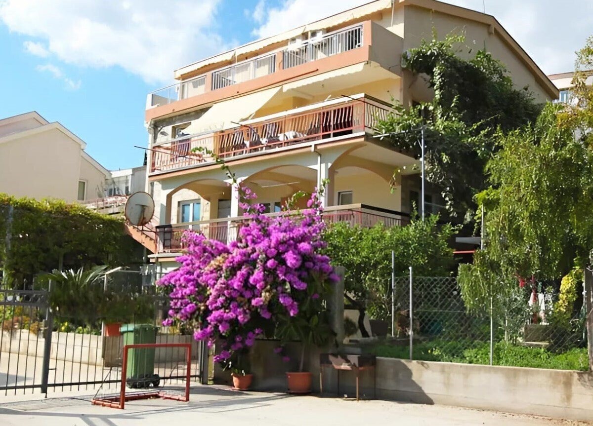 Отель Villa Andro Apartments 3*
