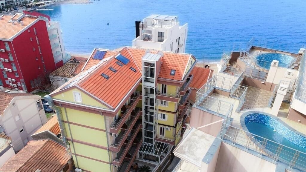 Отель Apartmani Luka - Vila Brzulovic 3*