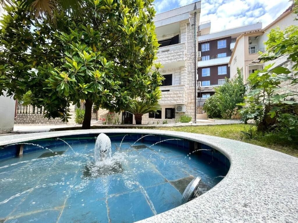 Отель Apartments Villa Mirjana 3*