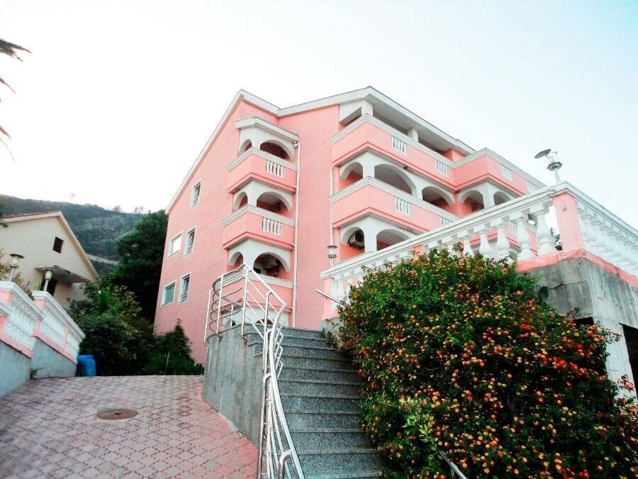 Отель Apartments Tamara 3*