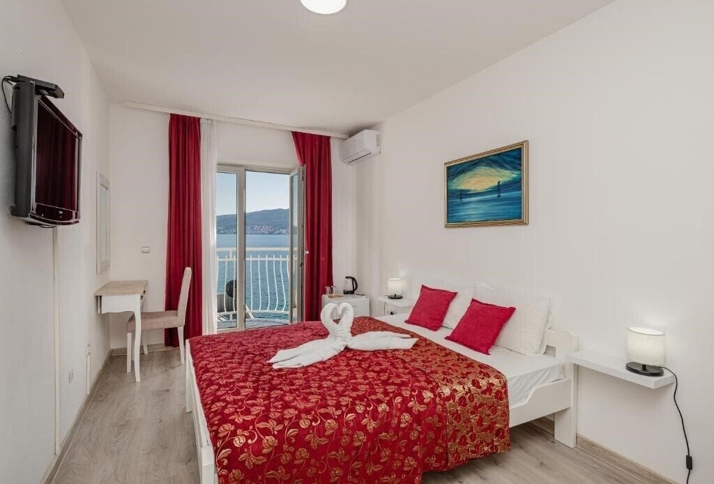 Отель Azzurro Hotel 4*