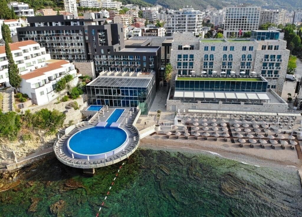 Фото Grand Avala 4*