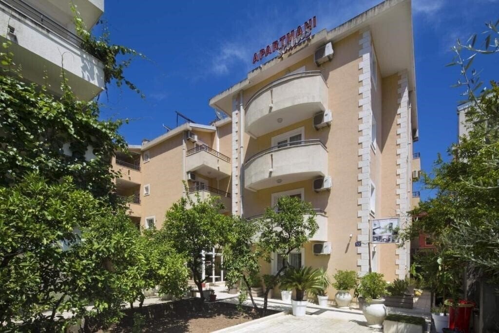 Отель Apartments Salus 3*